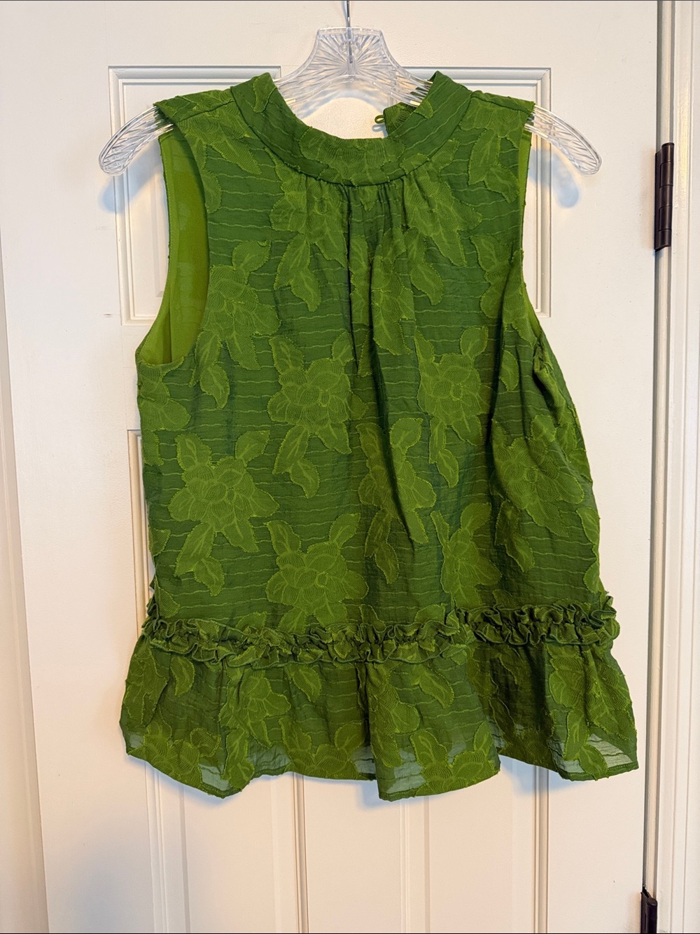 Textured Floral Ruffle Hem Sleeveless Top - Green